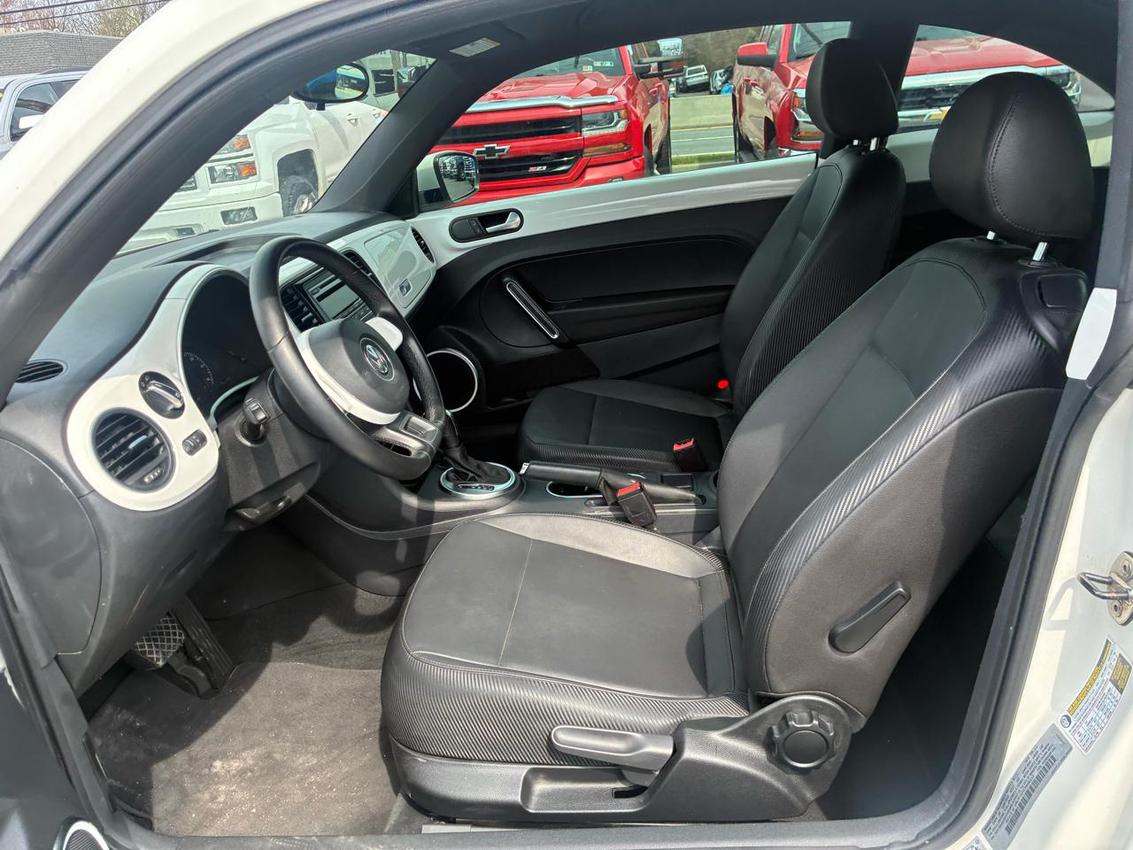 Volkswagen Beetle 2.5L w/Sunroof Sound & Nav 2012