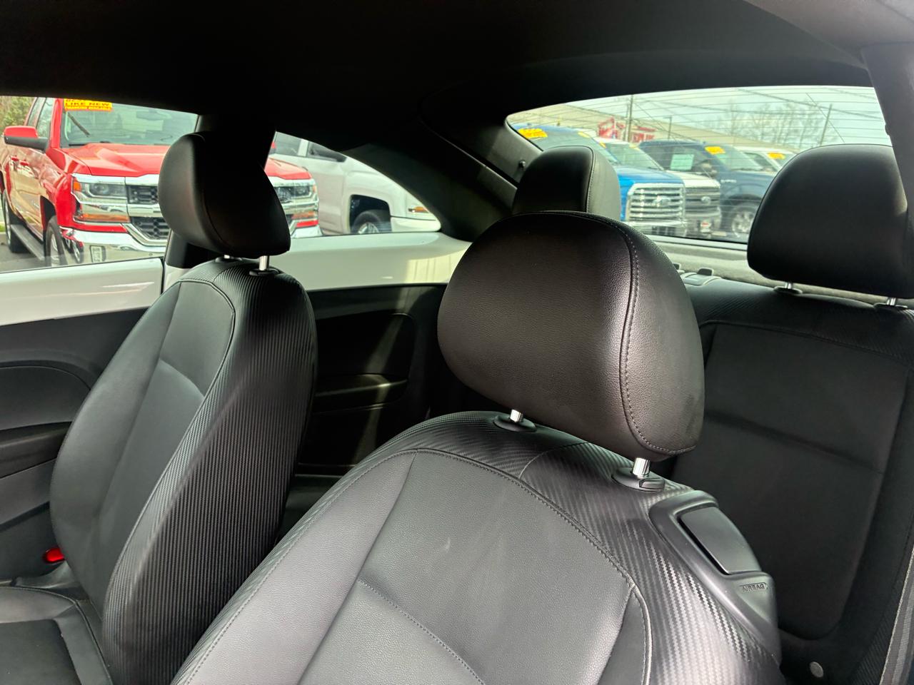 Volkswagen Beetle 2.5L w/Sunroof Sound & Nav 2012