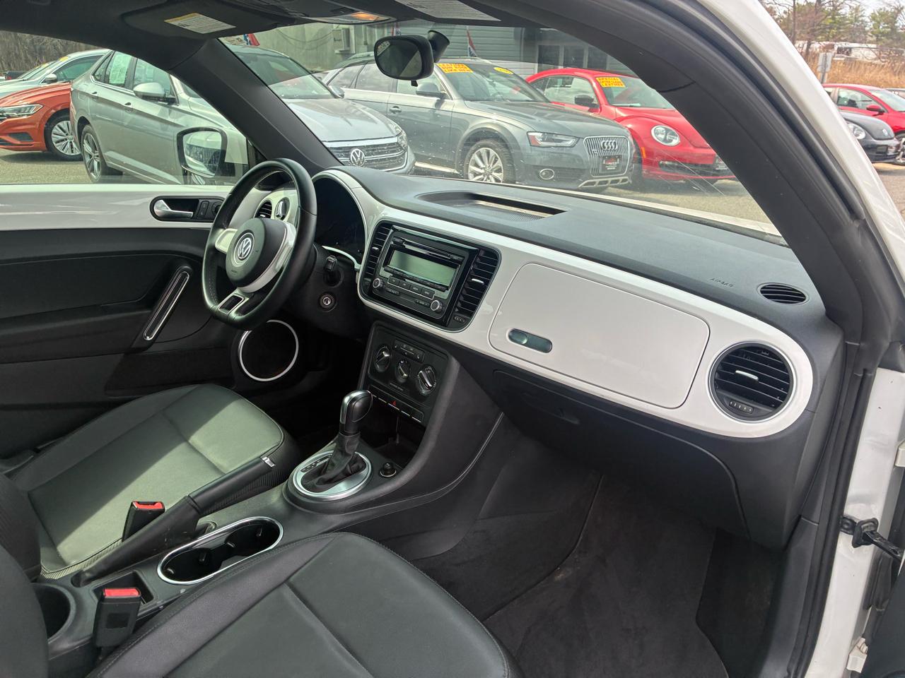 Volkswagen Beetle 2.5L w/Sunroof Sound & Nav 2012