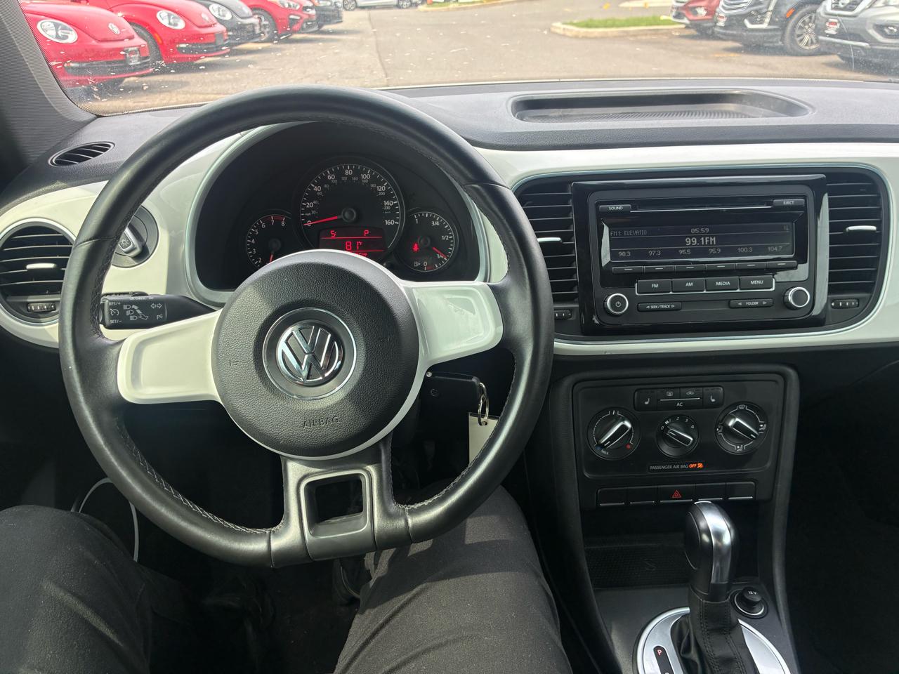 Volkswagen Beetle 2.5L w/Sunroof Sound & Nav 2012