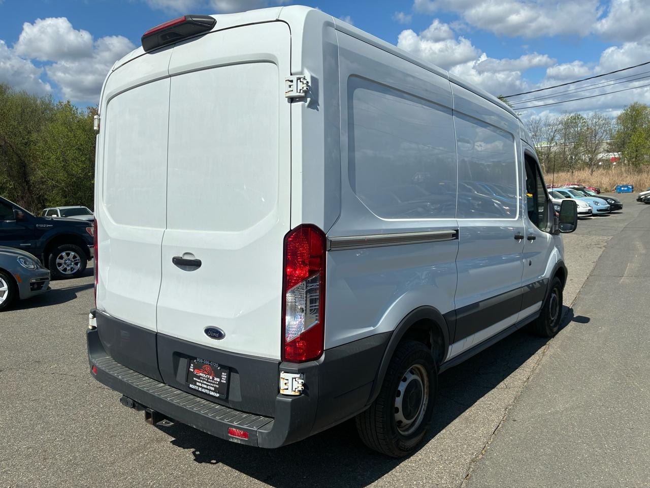 Ford Transit 250 Van Med. Roof w/Sliding Pass. 130-in. WB 2018