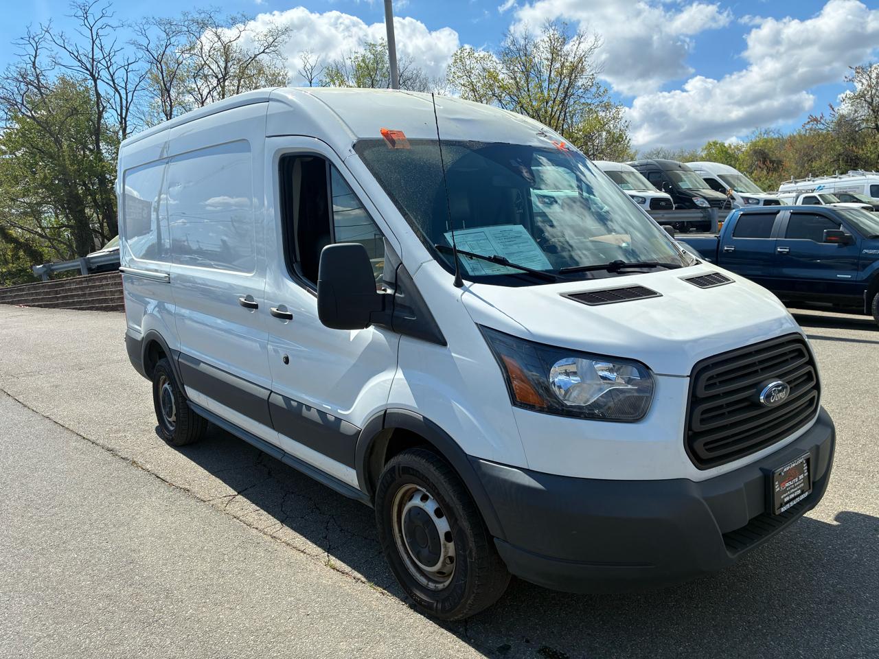 Ford Transit 250 Van Med. Roof w/Sliding Pass. 130-in. WB 2018