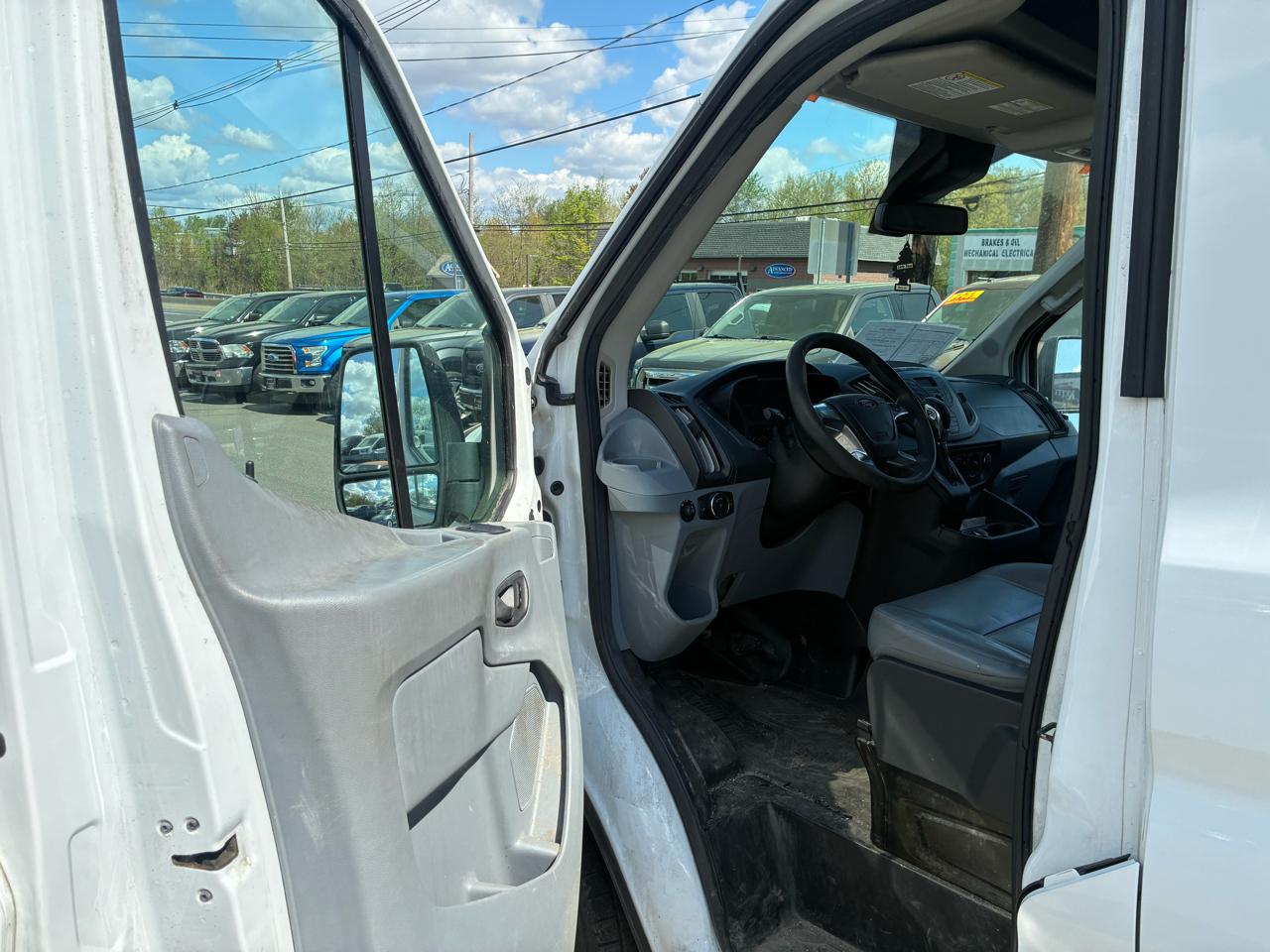 Ford Transit 250 Van Med. Roof w/Sliding Pass. 130-in. WB 2018