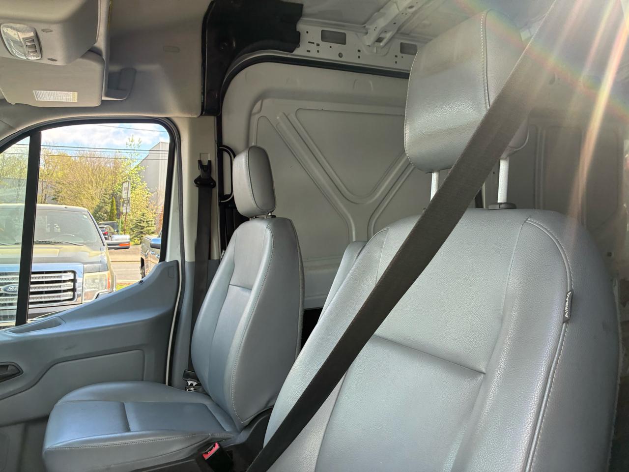 Ford Transit 250 Van Med. Roof w/Sliding Pass. 130-in. WB 2018