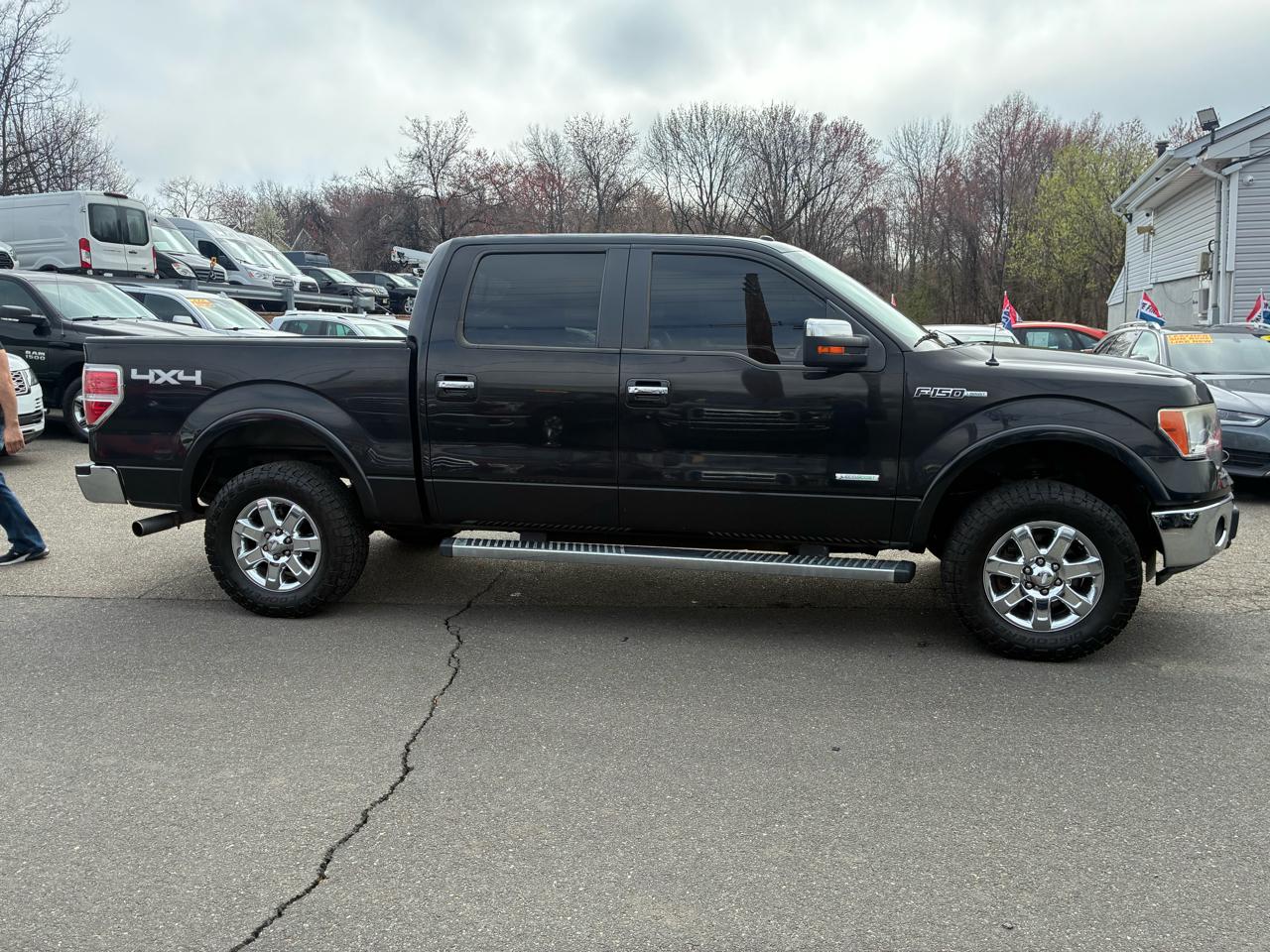 View vehicle photo 7