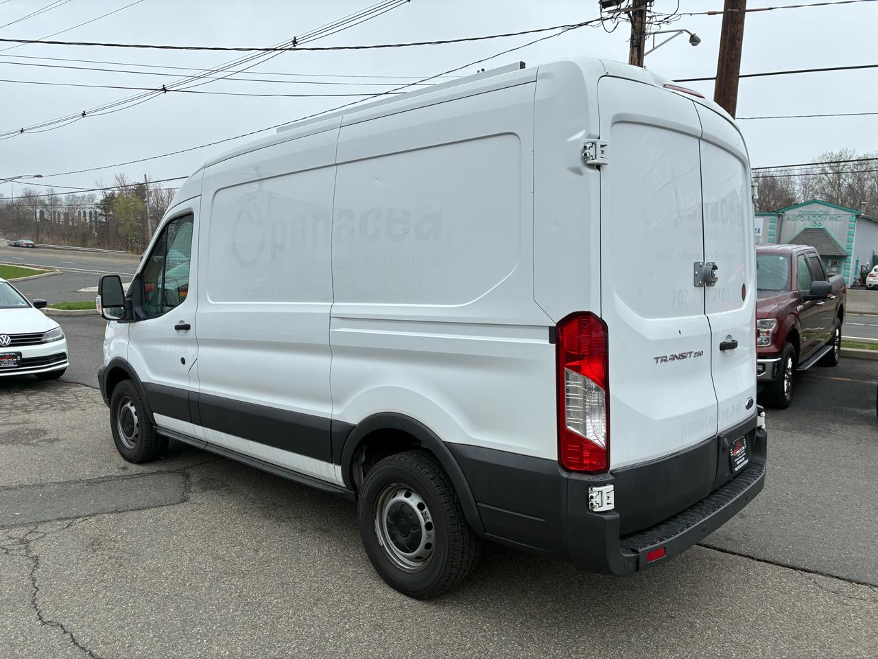 Ford Transit 250 Van Med. Roof w/Sliding Pass. 130-in. WB 2017