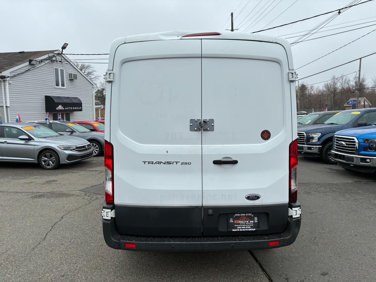 Ford Transit 250 Van Med. Roof w/Sliding Pass. 130-in. WB 2017