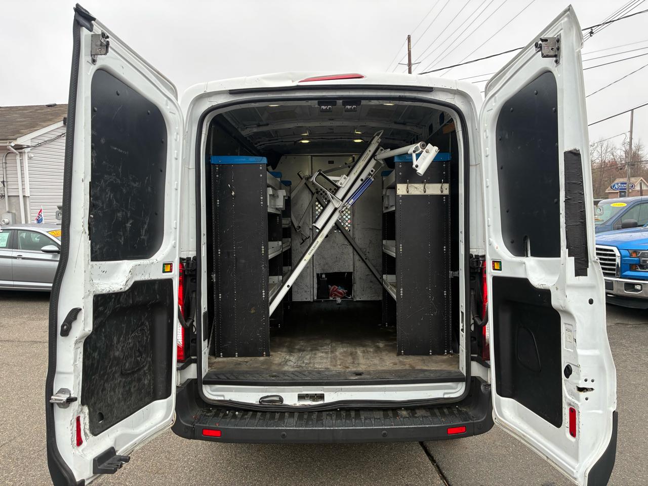 Ford Transit 250 Van Med. Roof w/Sliding Pass. 130-in. WB 2017