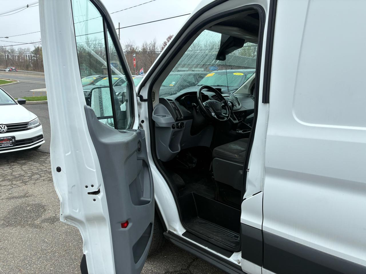 Ford Transit 250 Van Med. Roof w/Sliding Pass. 130-in. WB 2017