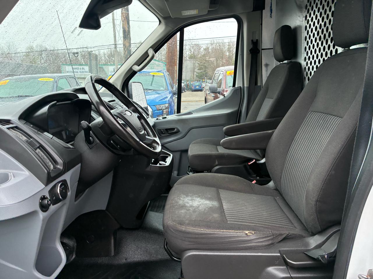 Ford Transit 250 Van Med. Roof w/Sliding Pass. 130-in. WB 2017