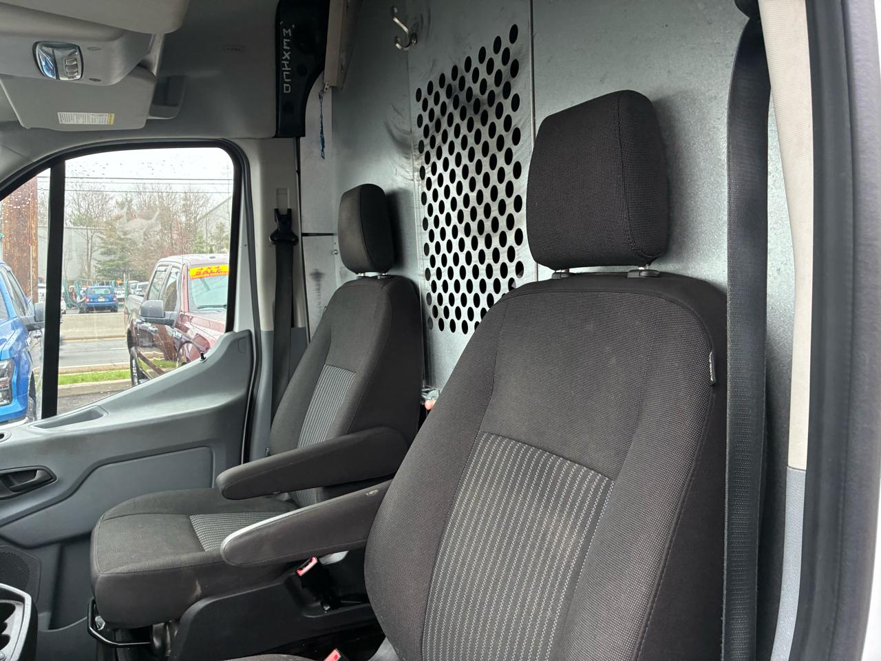 Ford Transit 250 Van Med. Roof w/Sliding Pass. 130-in. WB 2017