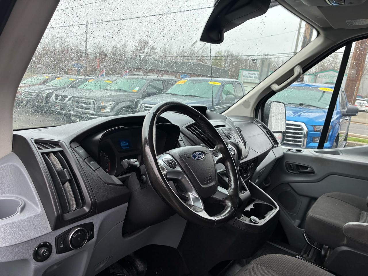 Ford Transit 250 Van Med. Roof w/Sliding Pass. 130-in. WB 2017