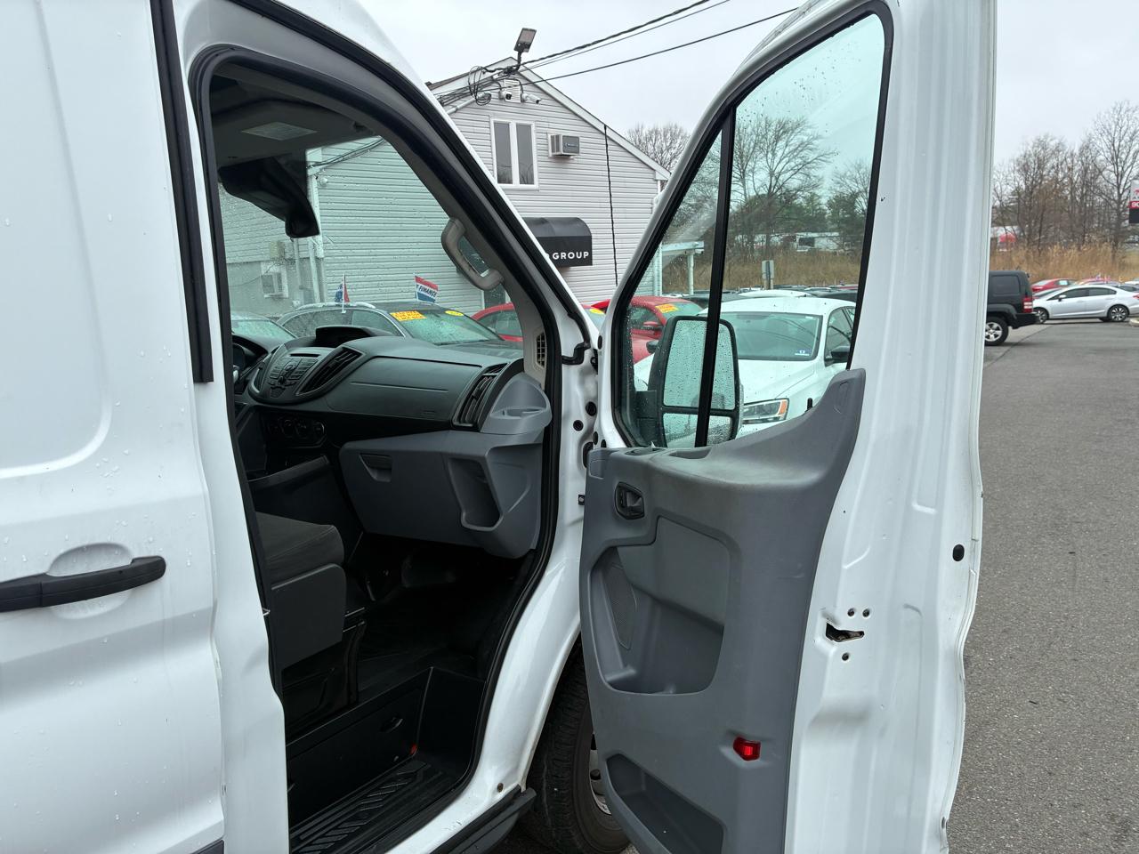 Ford Transit 250 Van Med. Roof w/Sliding Pass. 130-in. WB 2017