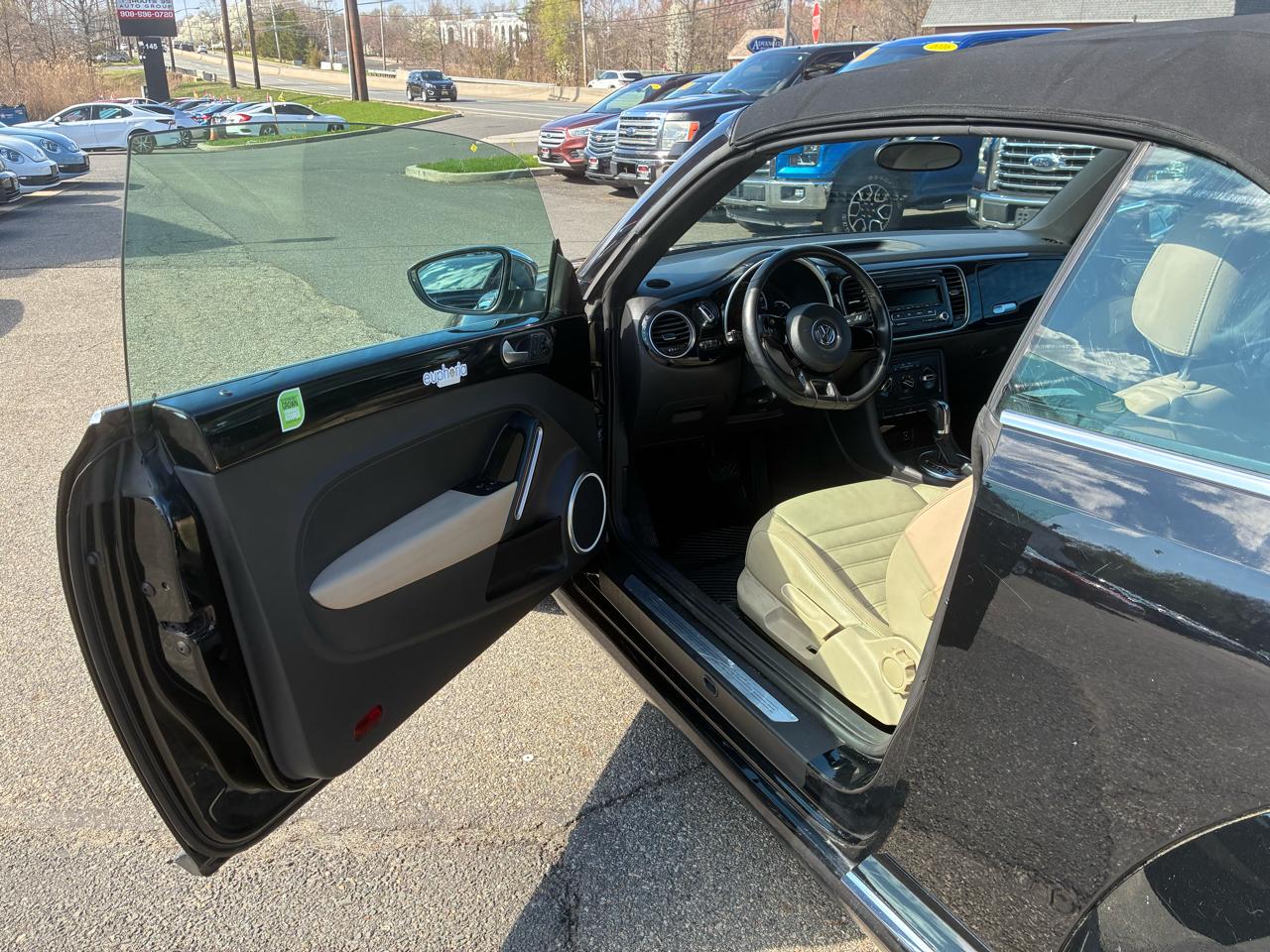 Volkswagen Beetle 2.5L Convertible 2013