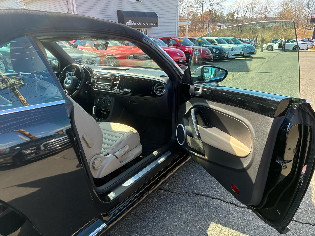 Volkswagen Beetle 2.5L Convertible 2013