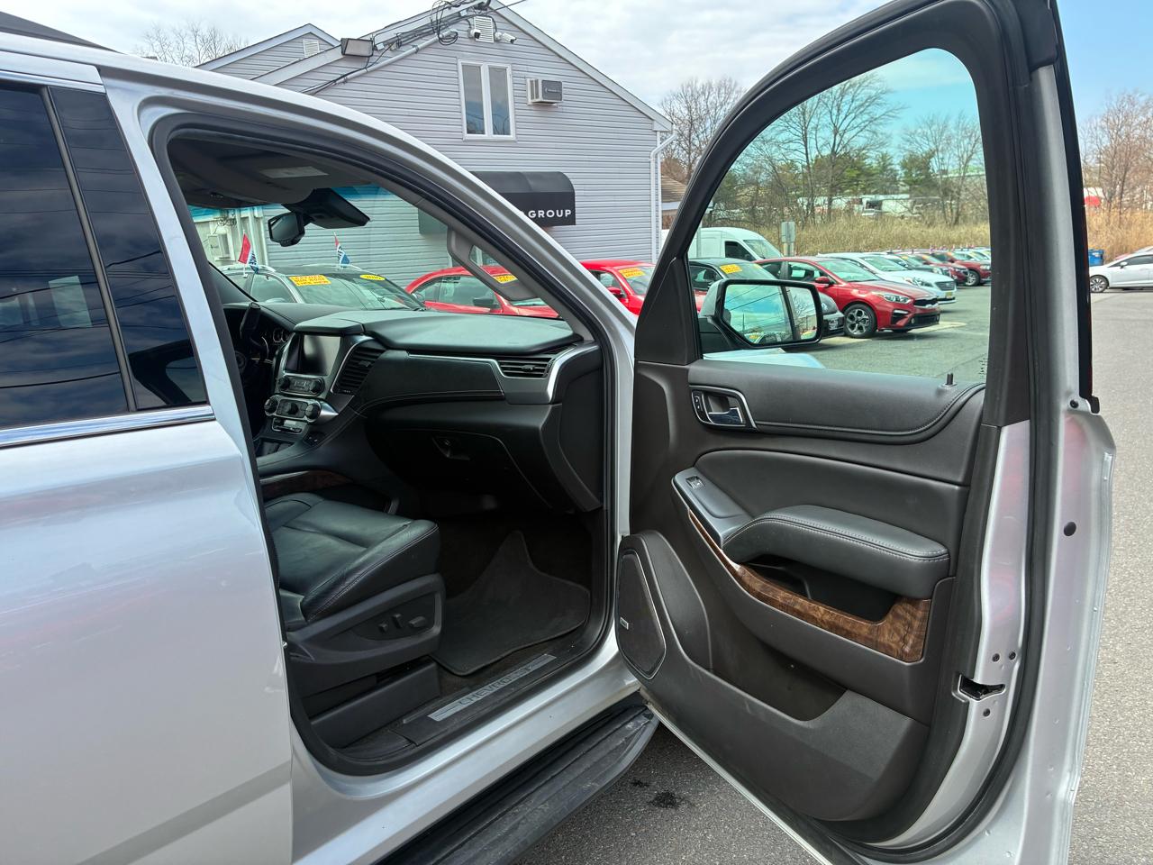 Chevrolet Suburban LT 4WD 2017