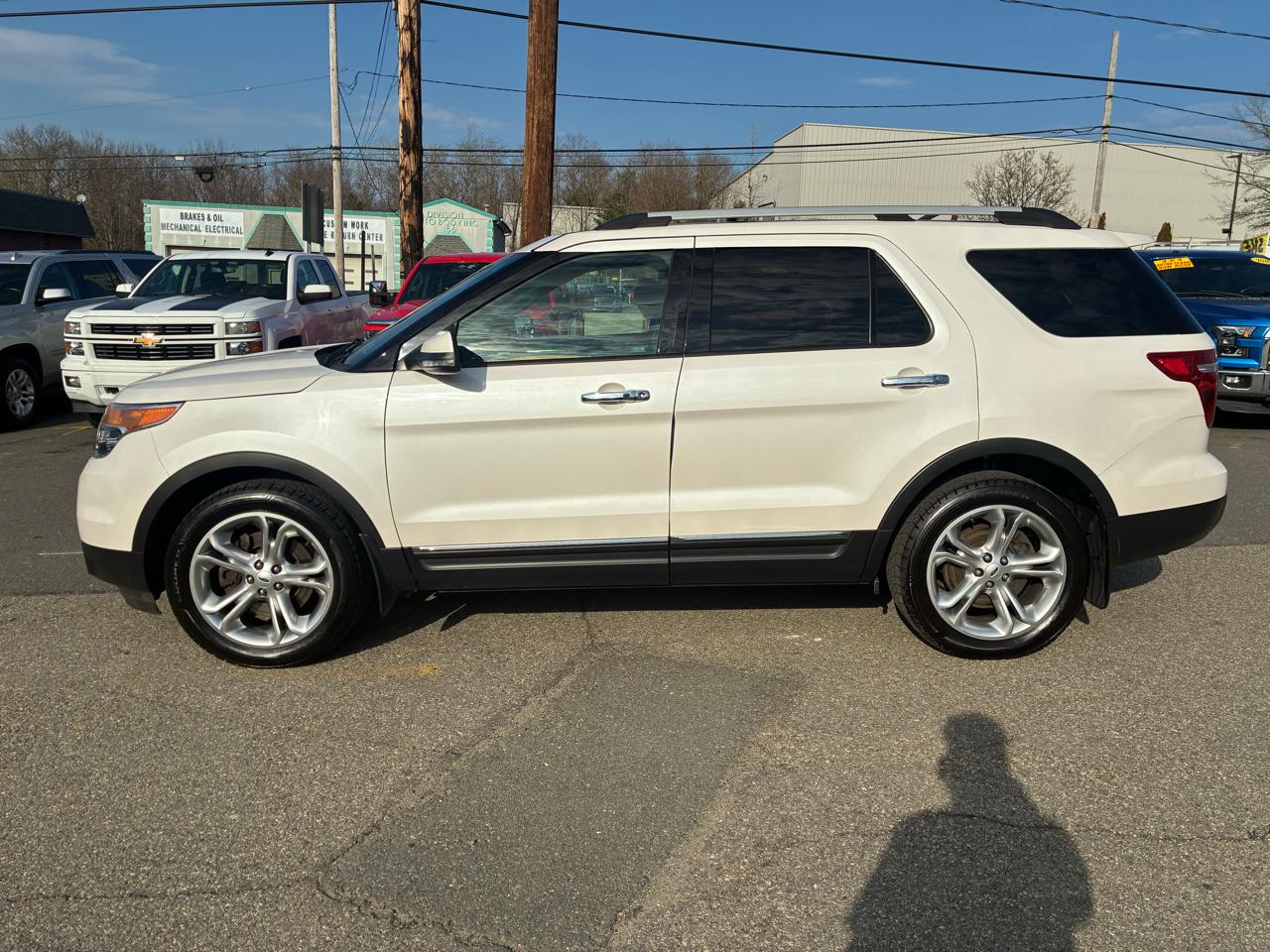 View vehicle photo 2