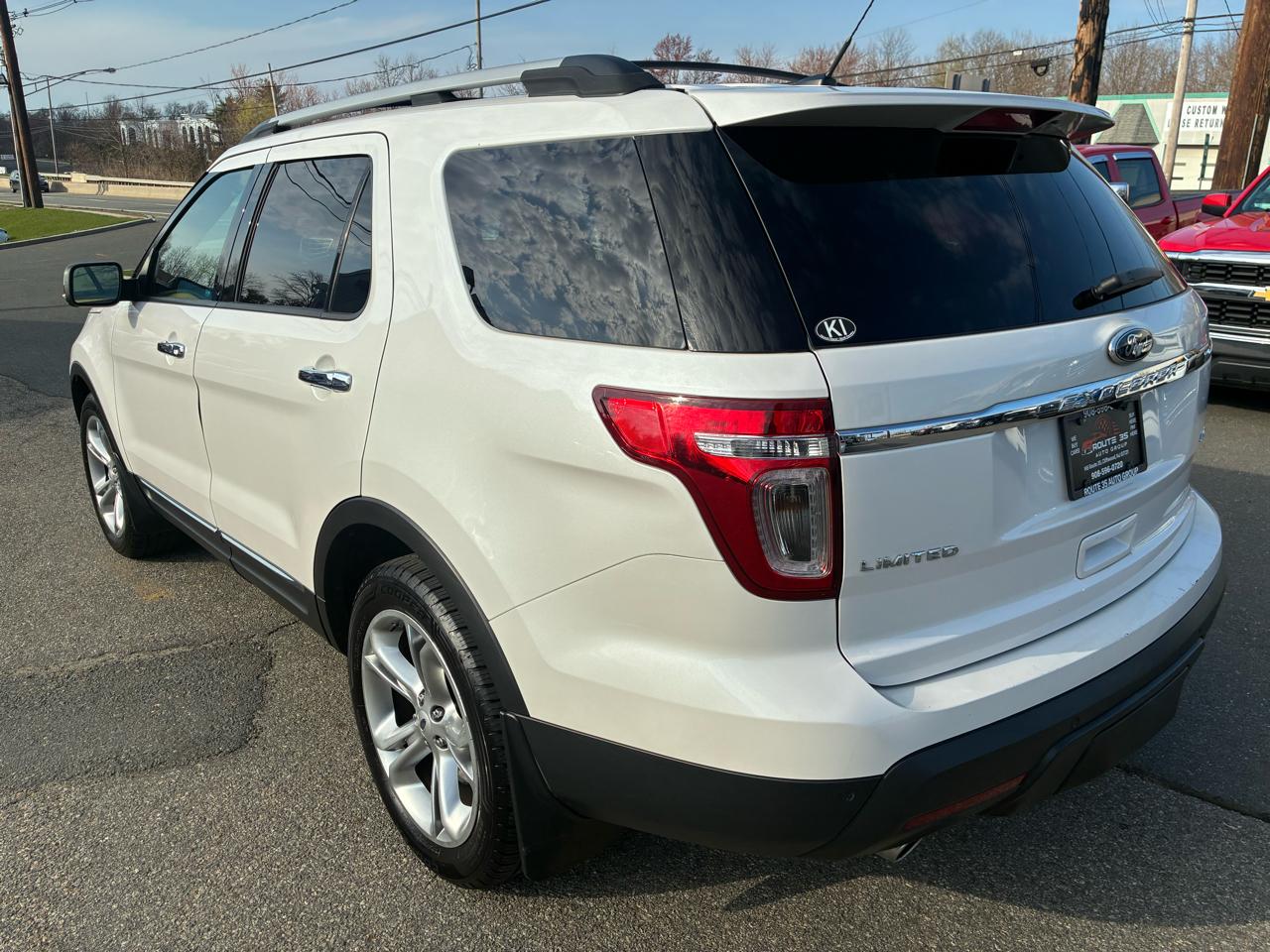 View vehicle photo 3