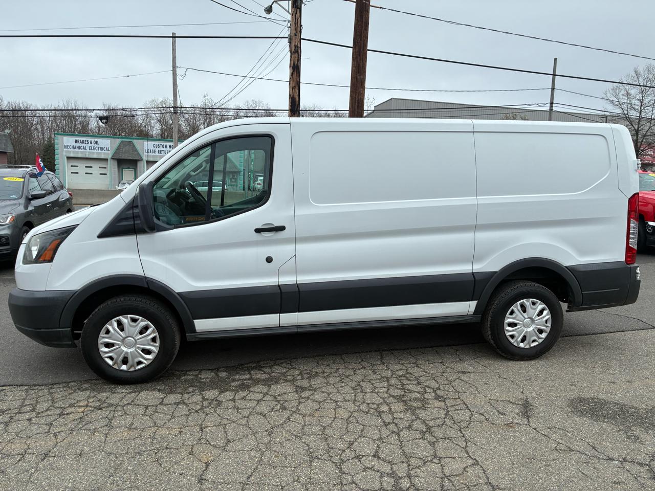 Ford Transit 250 Van Low Roof 60/40 Pass.130-in. WB 2015