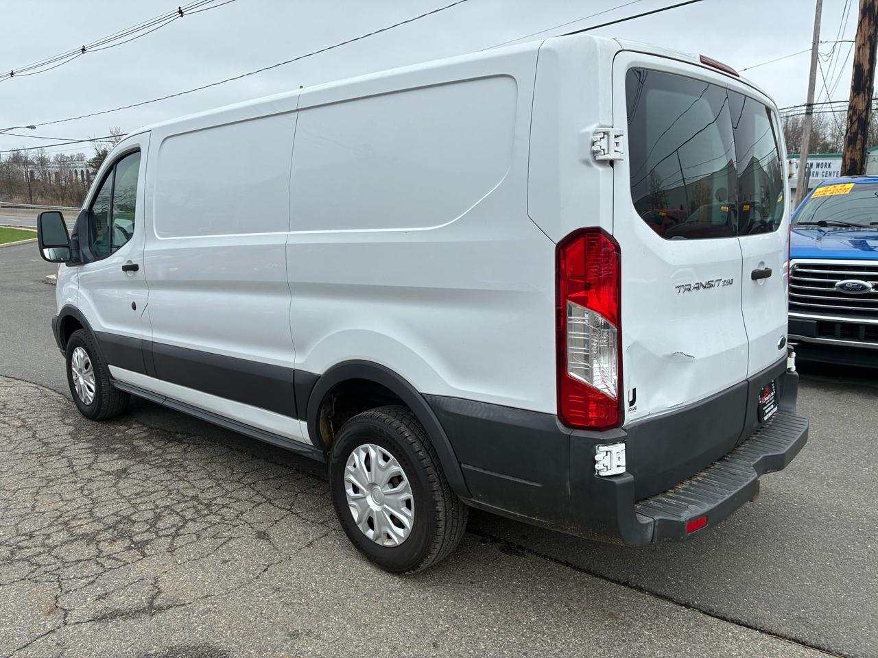 Ford Transit 250 Van Low Roof 60/40 Pass.130-in. WB 2015