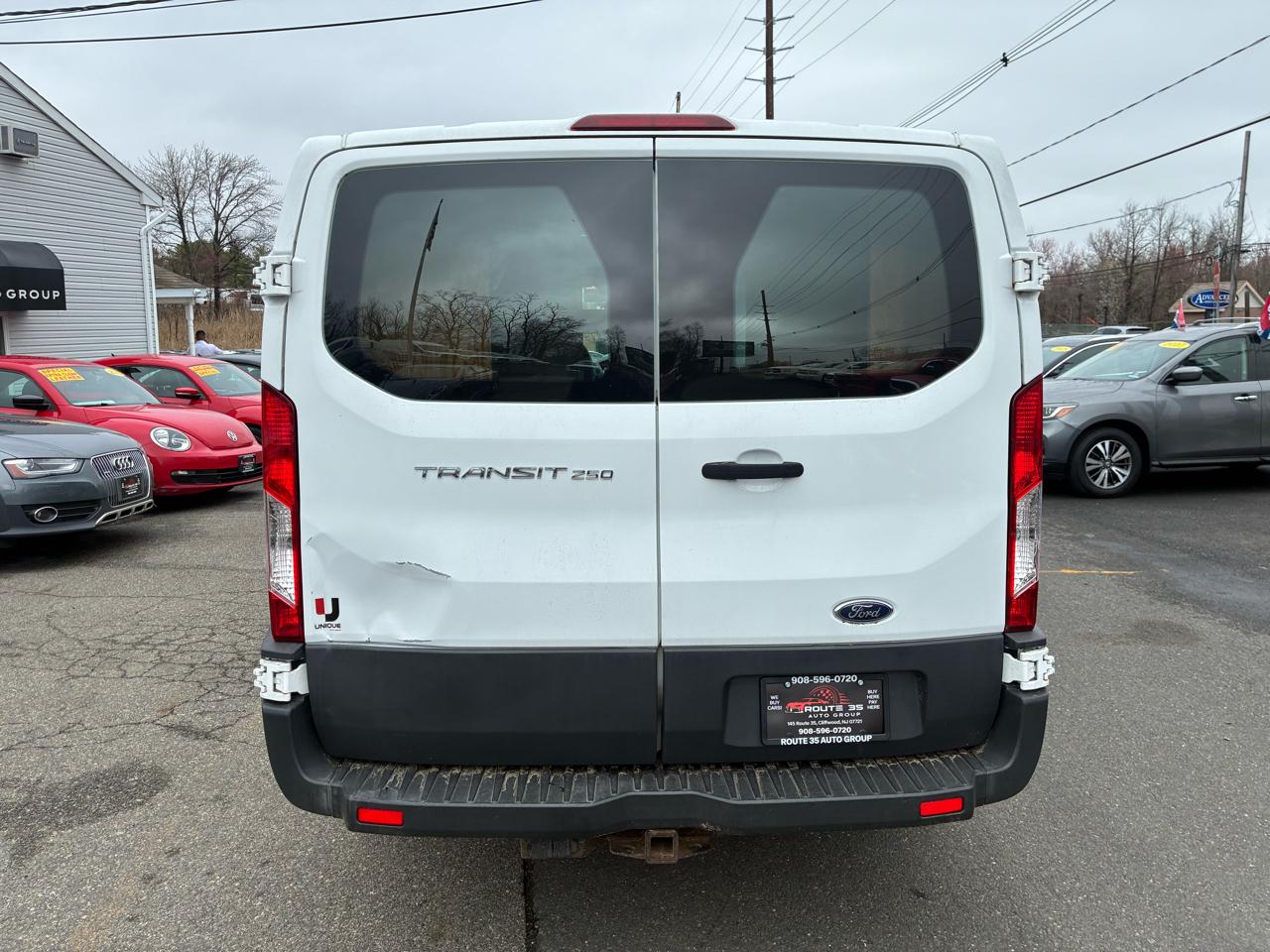 Ford Transit 250 Van Low Roof 60/40 Pass.130-in. WB 2015