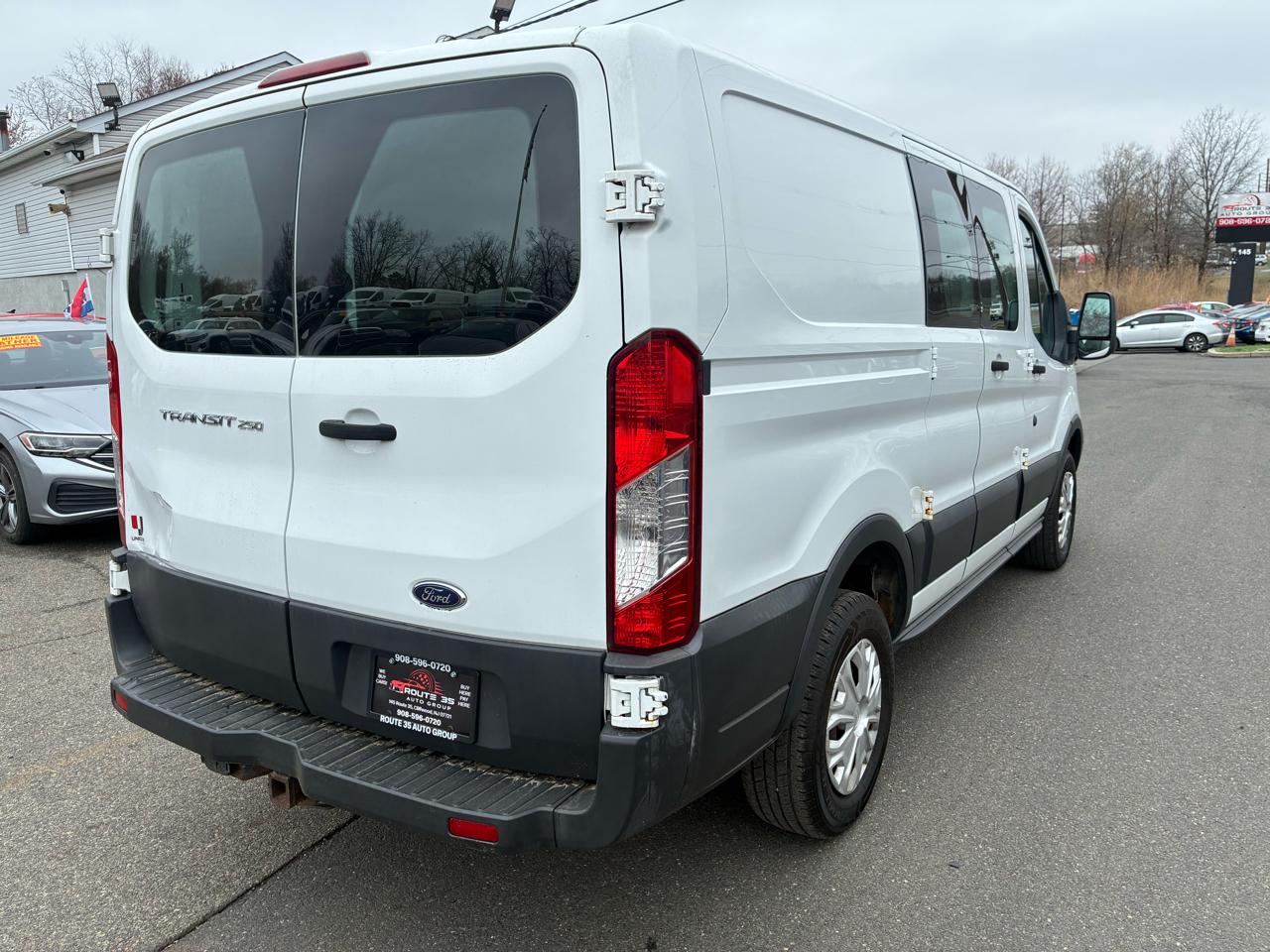 Ford Transit 250 Van Low Roof 60/40 Pass.130-in. WB 2015