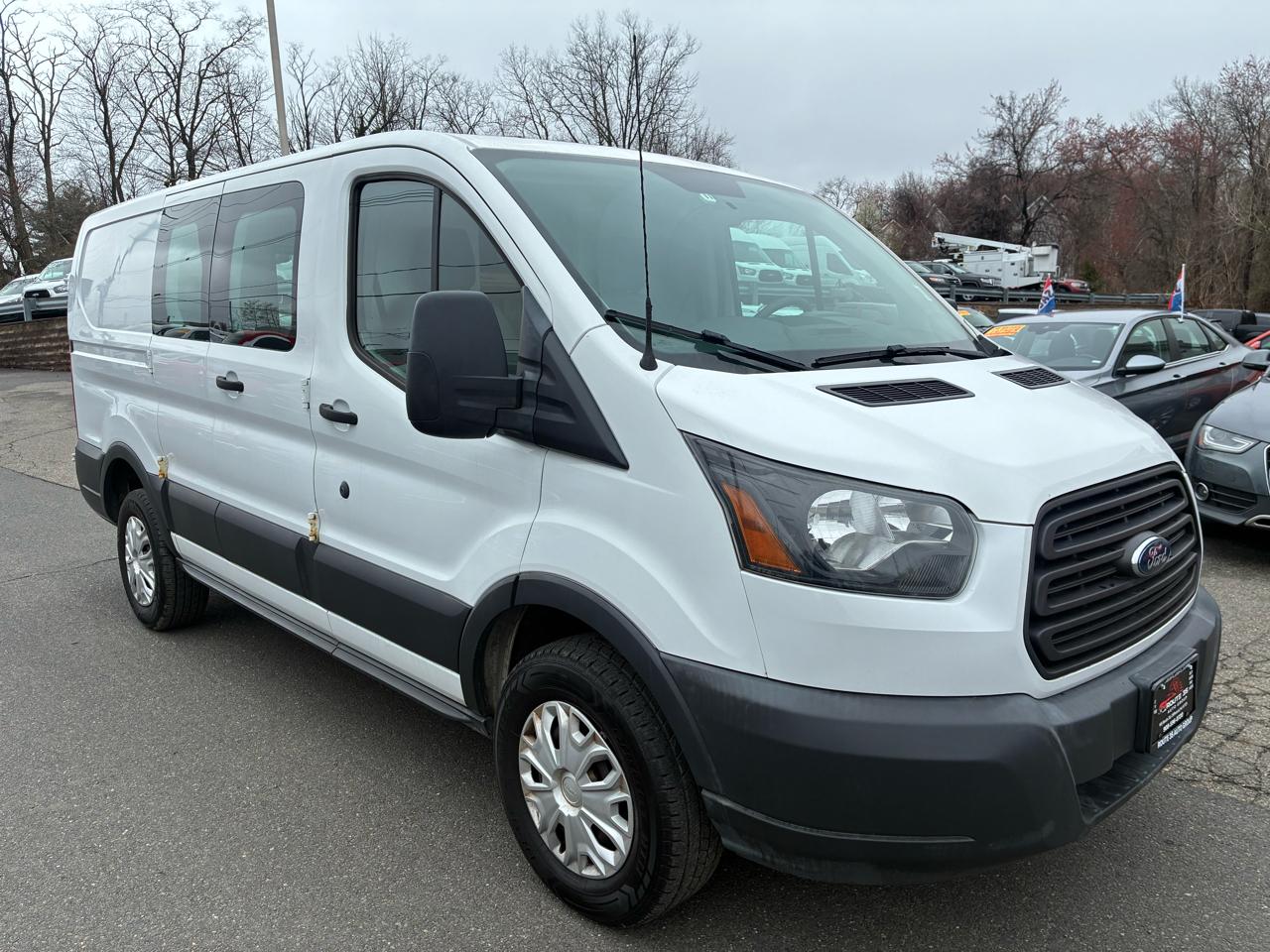 Ford Transit 250 Van Low Roof 60/40 Pass.130-in. WB 2015