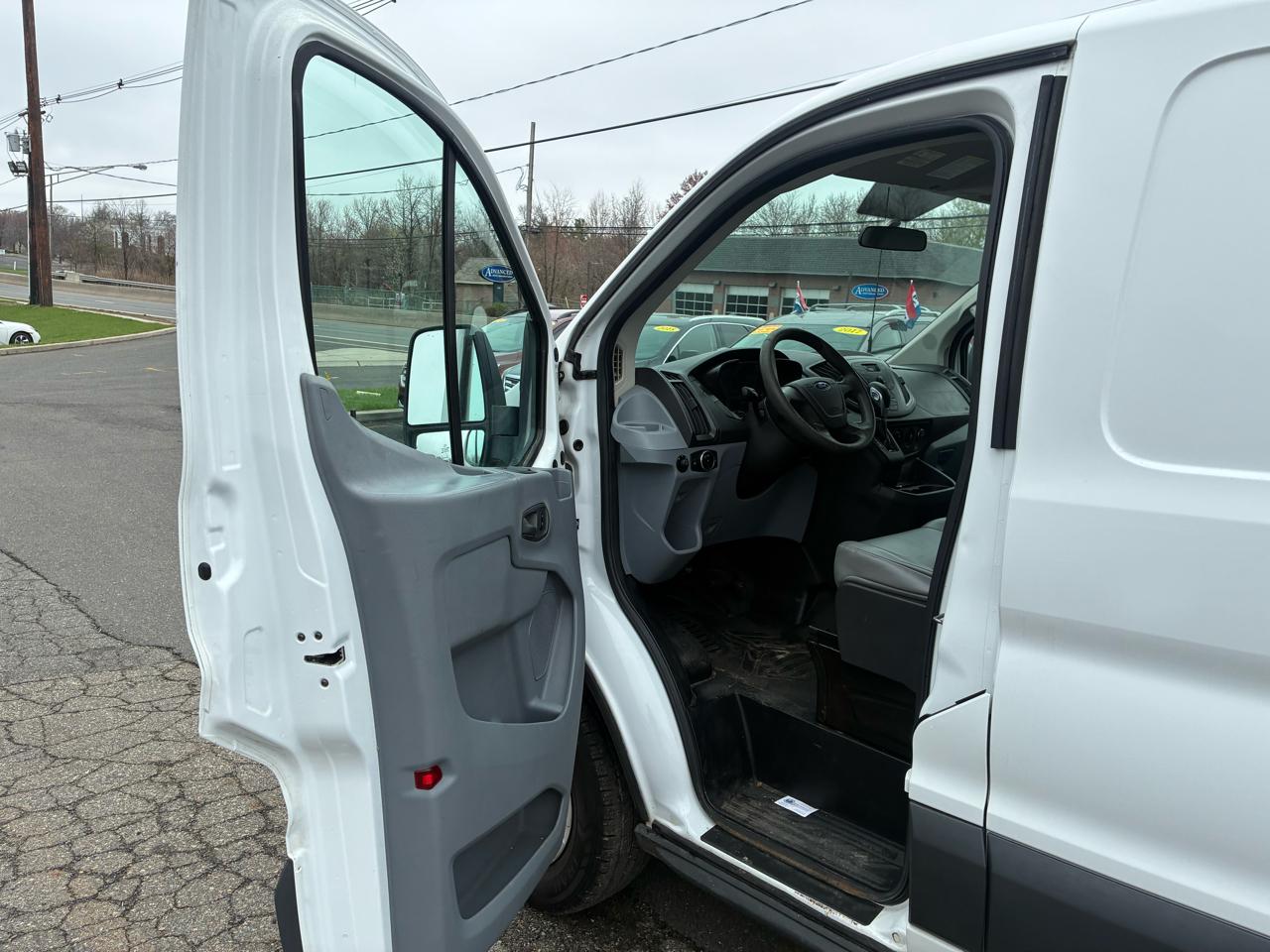 Ford Transit 250 Van Low Roof 60/40 Pass.130-in. WB 2015