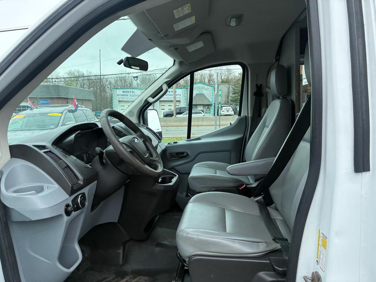 Ford Transit 250 Van Low Roof 60/40 Pass.130-in. WB 2015