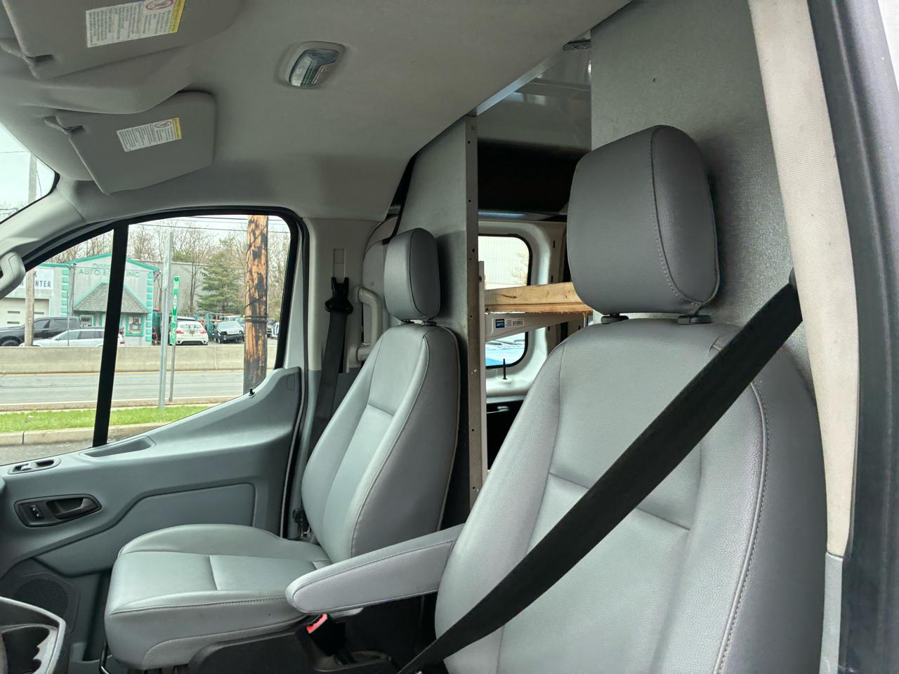 Ford Transit 250 Van Low Roof 60/40 Pass.130-in. WB 2015