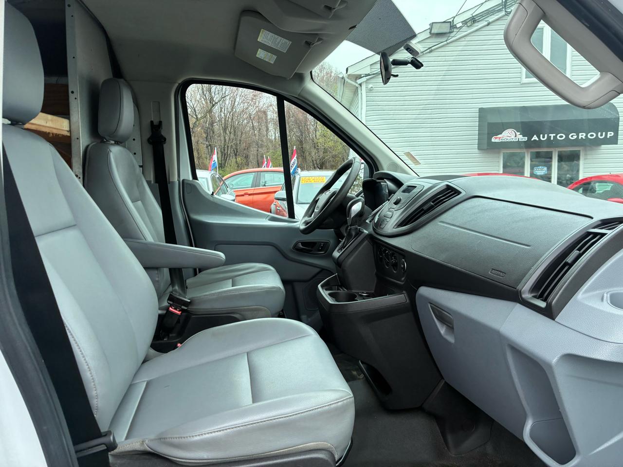 Ford Transit 250 Van Low Roof 60/40 Pass.130-in. WB 2015