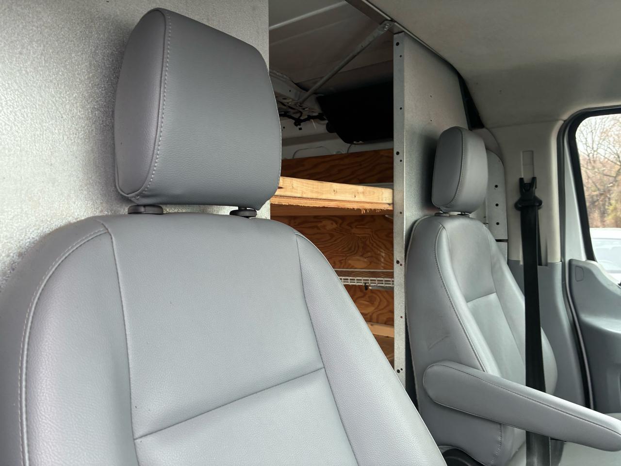 Ford Transit 250 Van Low Roof 60/40 Pass.130-in. WB 2015