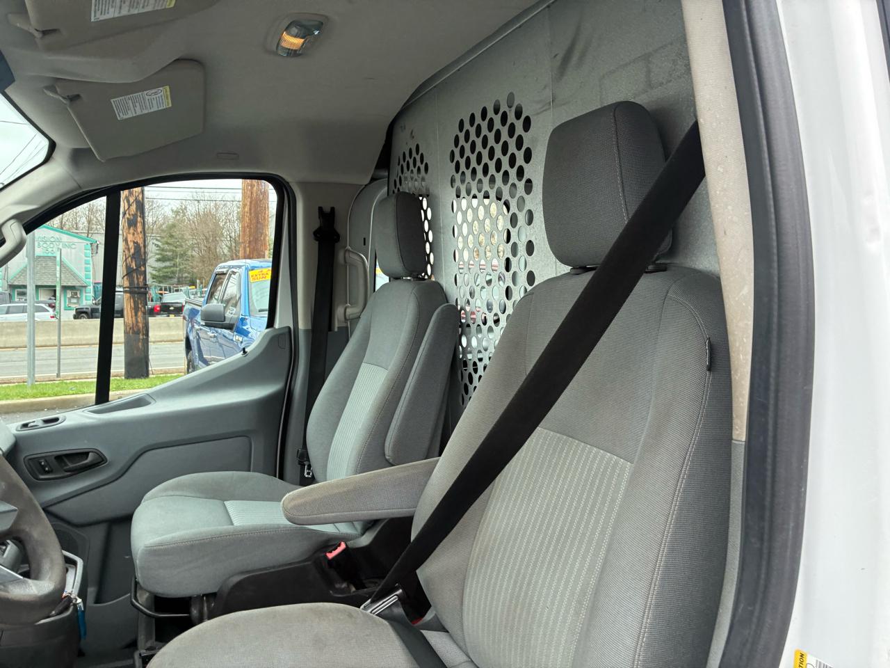 Ford Transit 250 Van Low Roof 60/40 Pass.130-in. WB 2016