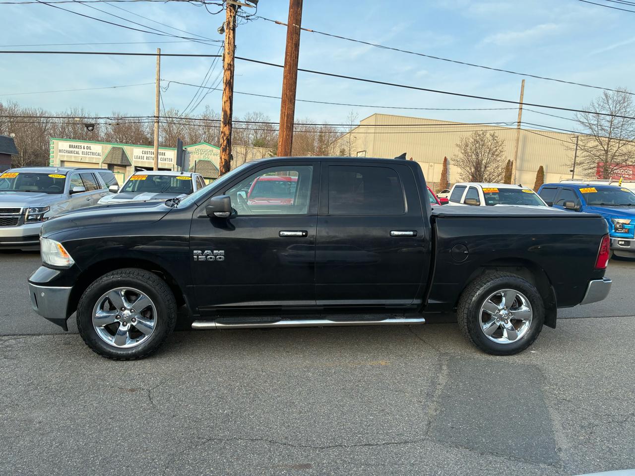 RAM 1500 SLT Crew Cab SWB 4WD 2015