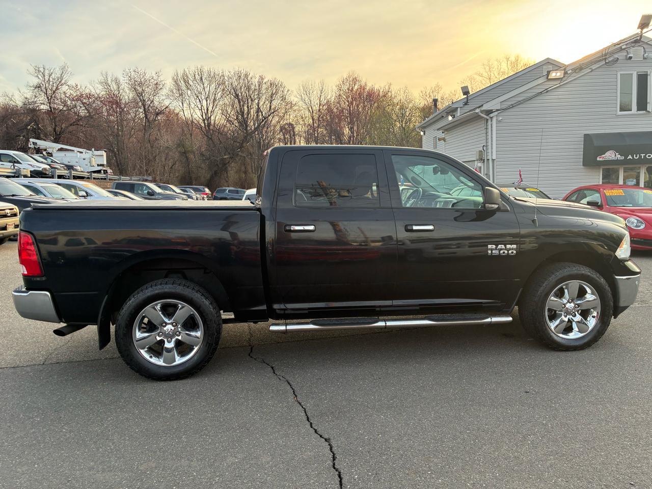 RAM 1500 SLT Crew Cab SWB 4WD 2015