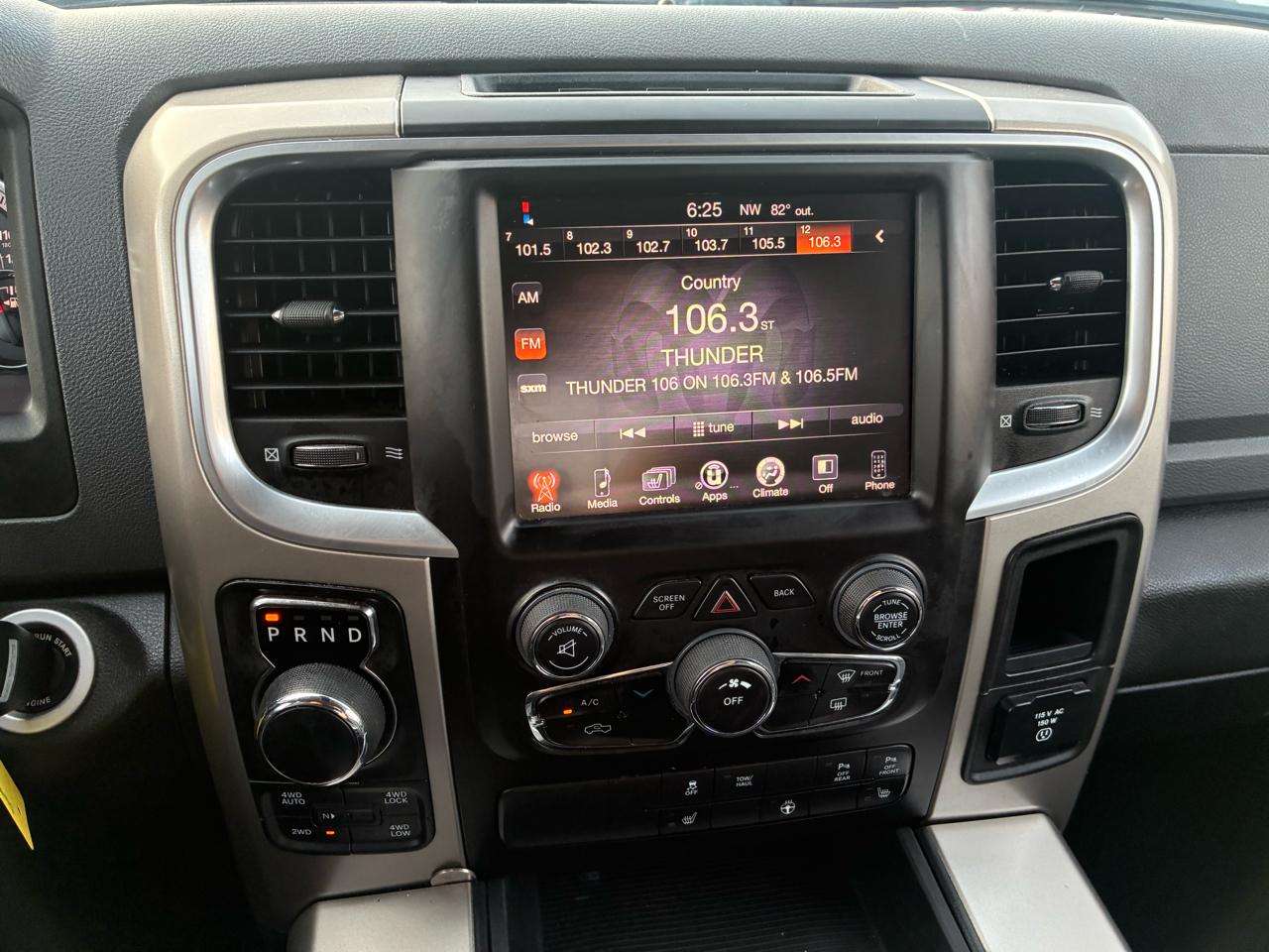 RAM 1500 SLT Crew Cab SWB 4WD 2015