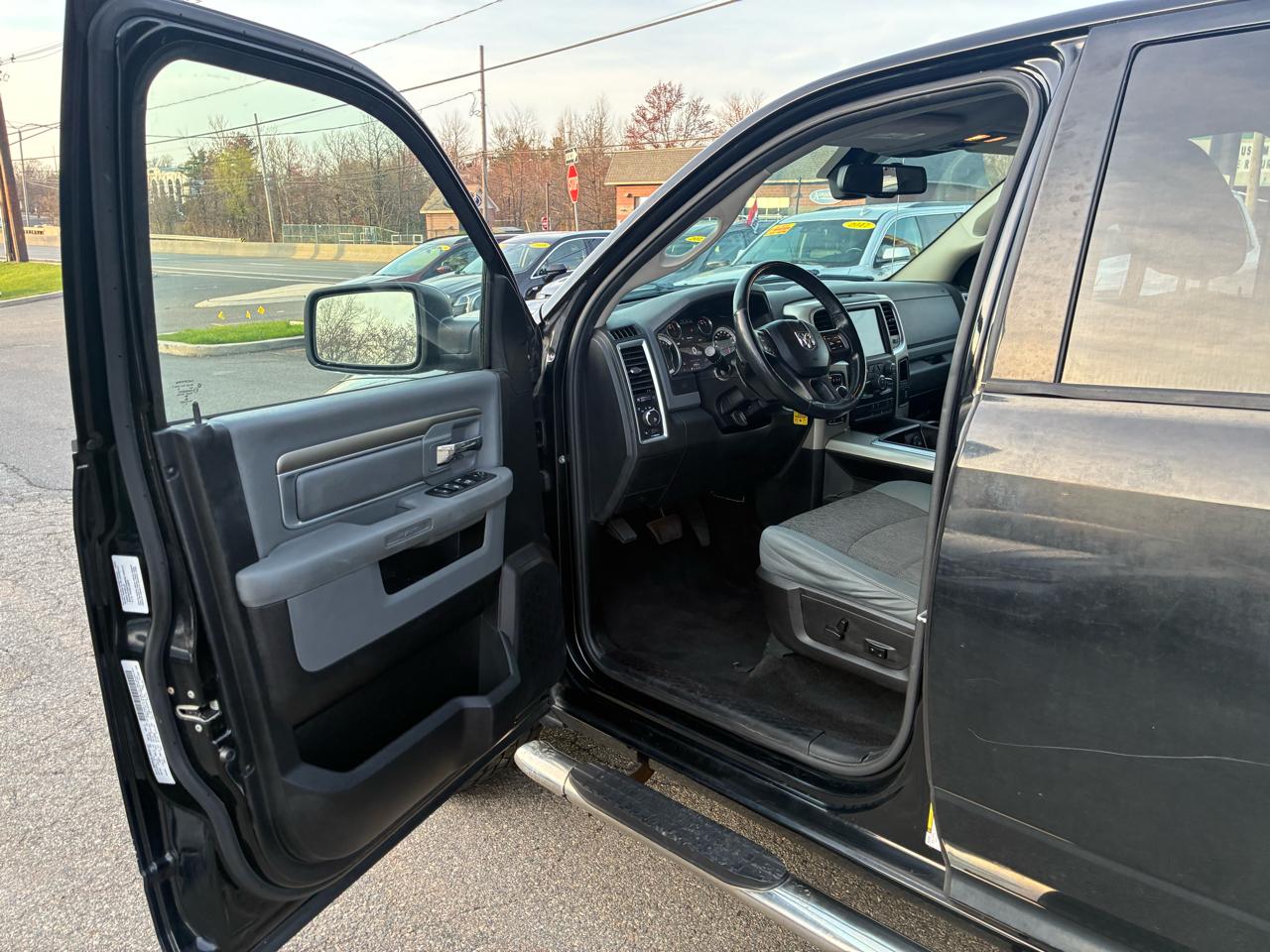 RAM 1500 SLT Crew Cab SWB 4WD 2015