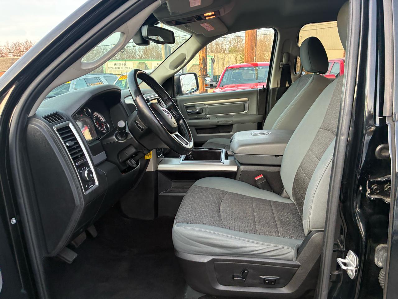 RAM 1500 SLT Crew Cab SWB 4WD 2015