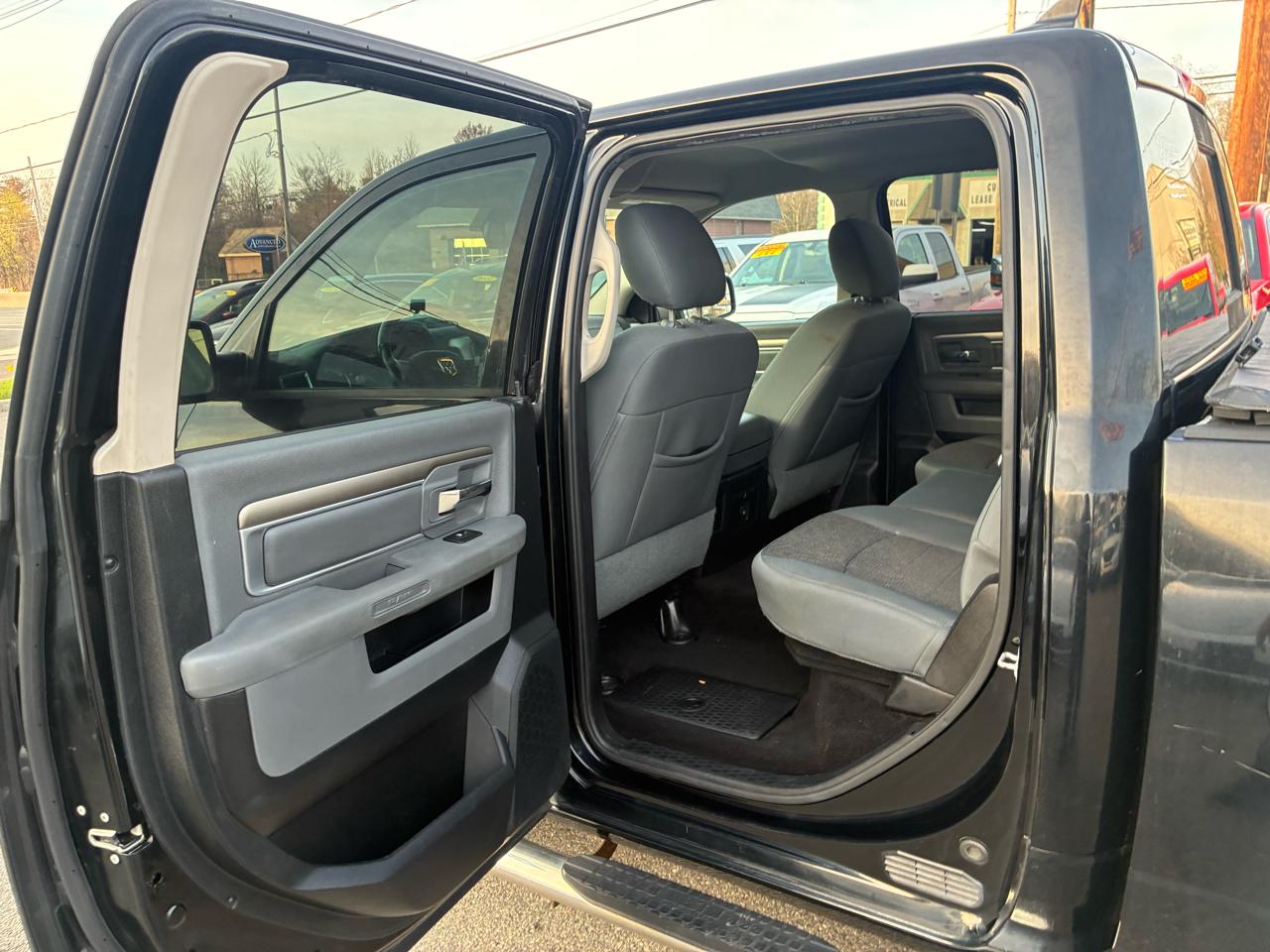 RAM 1500 SLT Crew Cab SWB 4WD 2015