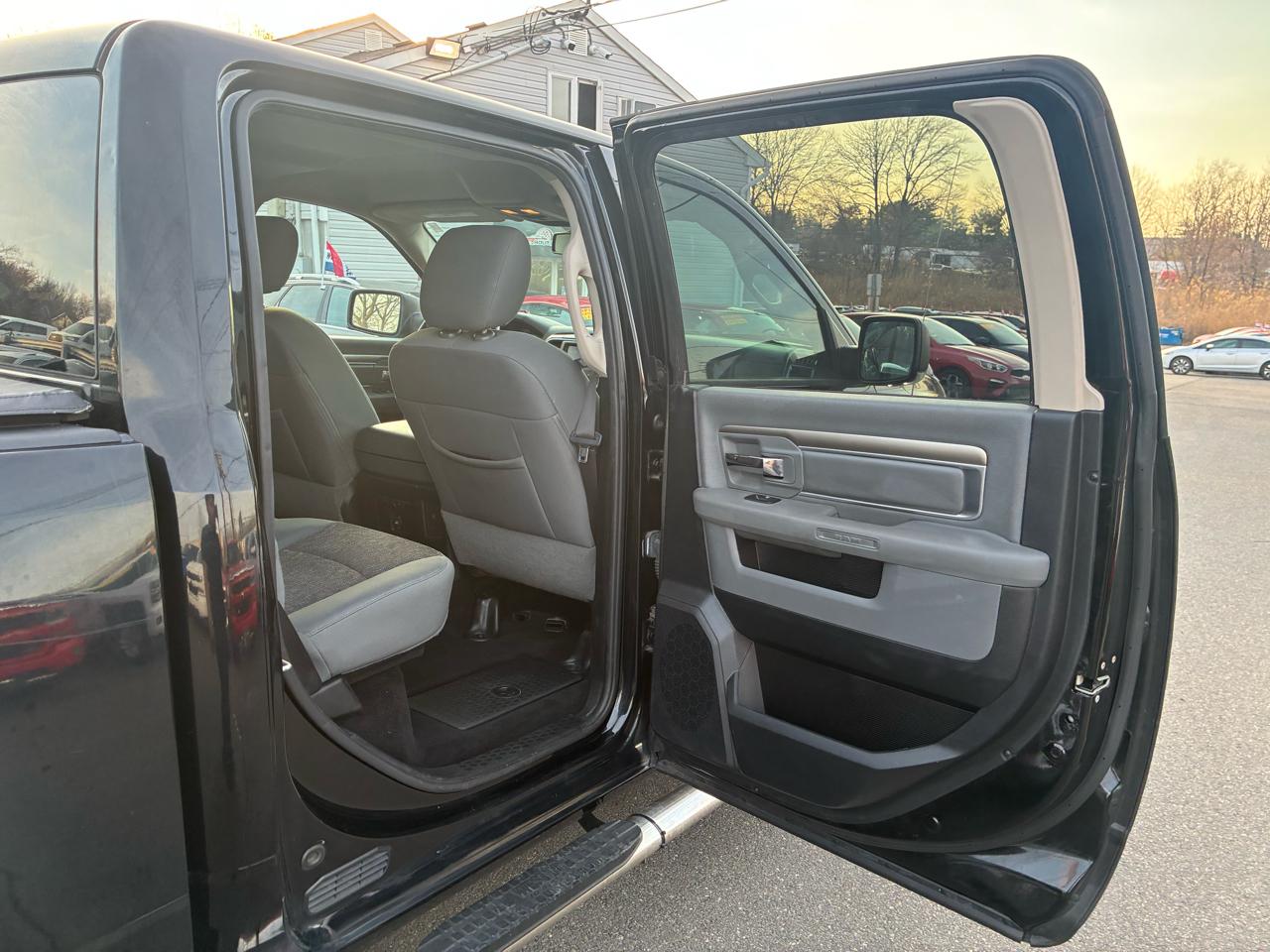 RAM 1500 SLT Crew Cab SWB 4WD 2015