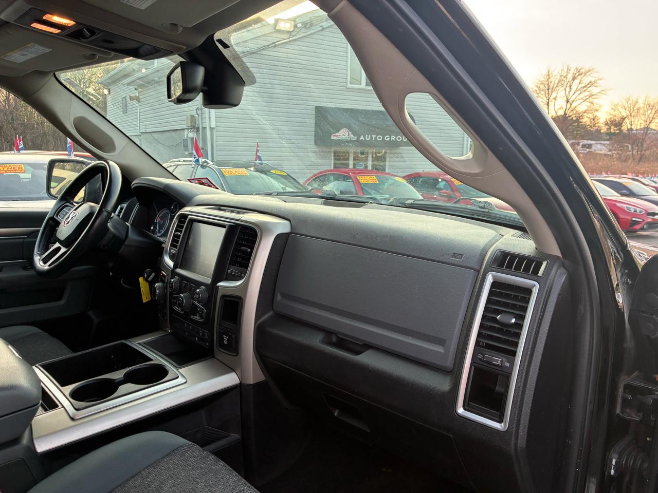 RAM 1500 SLT Crew Cab SWB 4WD 2015