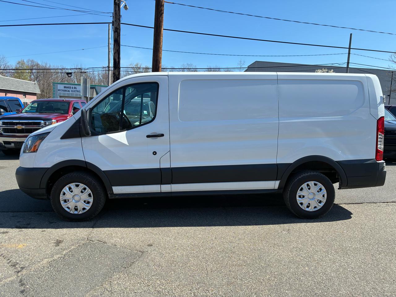 Ford Transit 250 Van Low Roof 60/40 Pass.130-in. WB 2018
