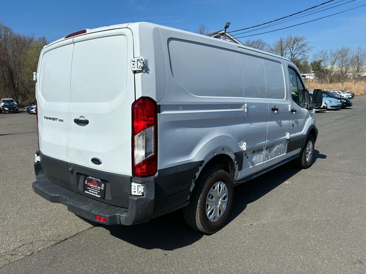 Ford Transit 250 Van Low Roof 60/40 Pass.130-in. WB 2018