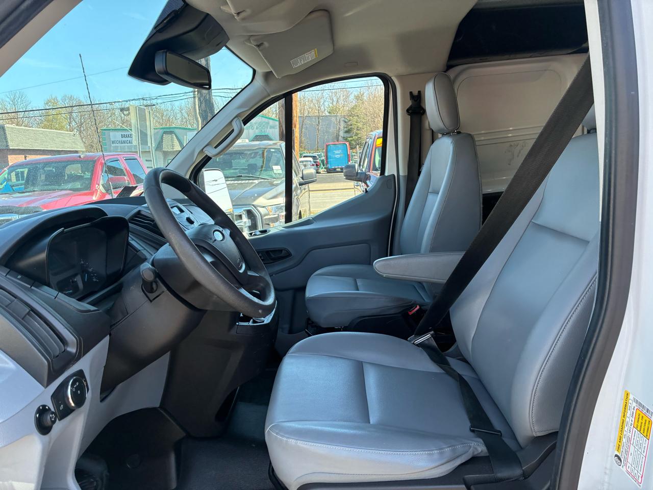 Ford Transit 250 Van Low Roof 60/40 Pass.130-in. WB 2018