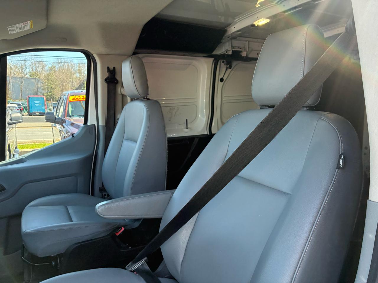 Ford Transit 250 Van Low Roof 60/40 Pass.130-in. WB 2018