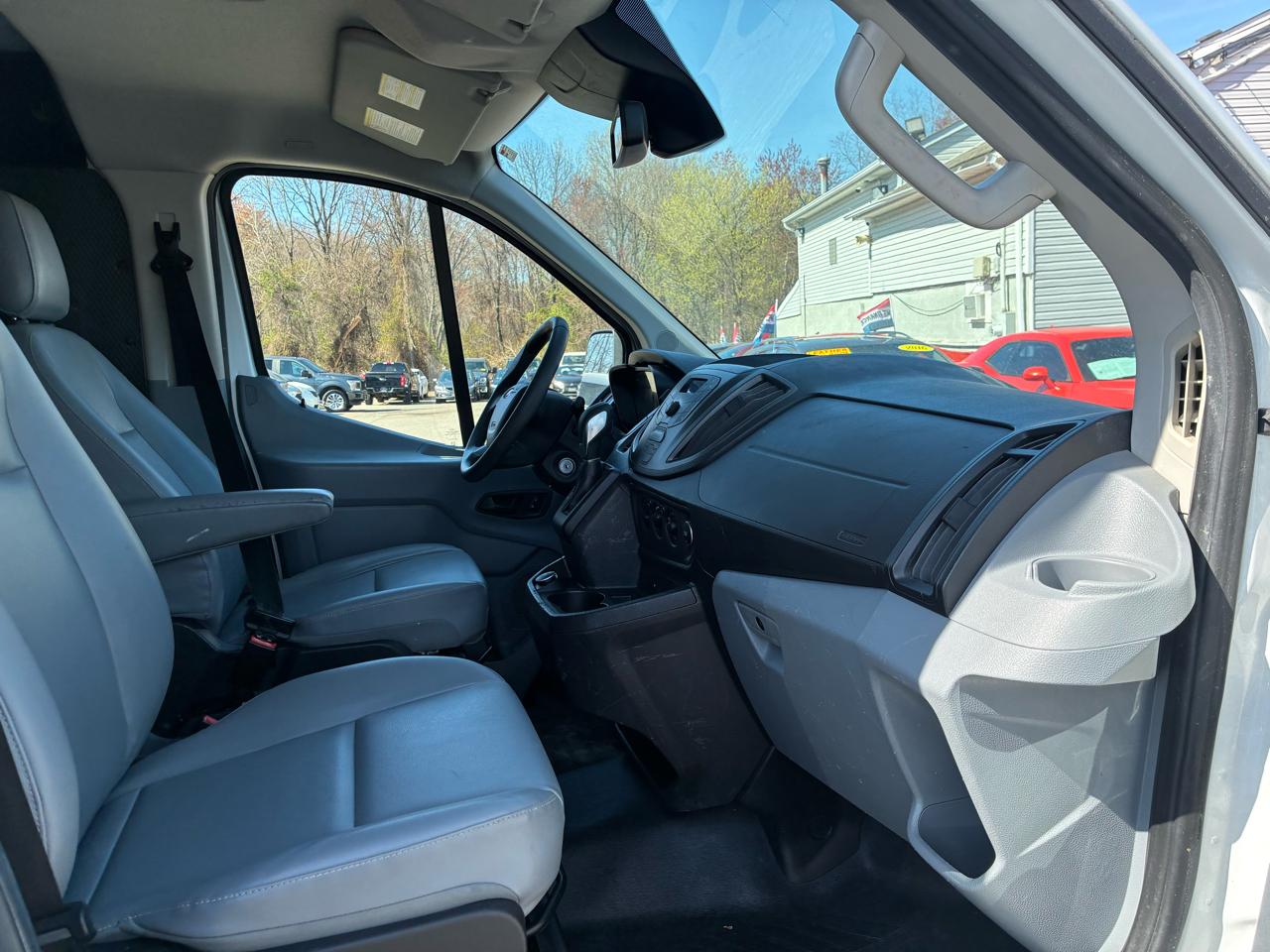 Ford Transit 250 Van Low Roof 60/40 Pass.130-in. WB 2018