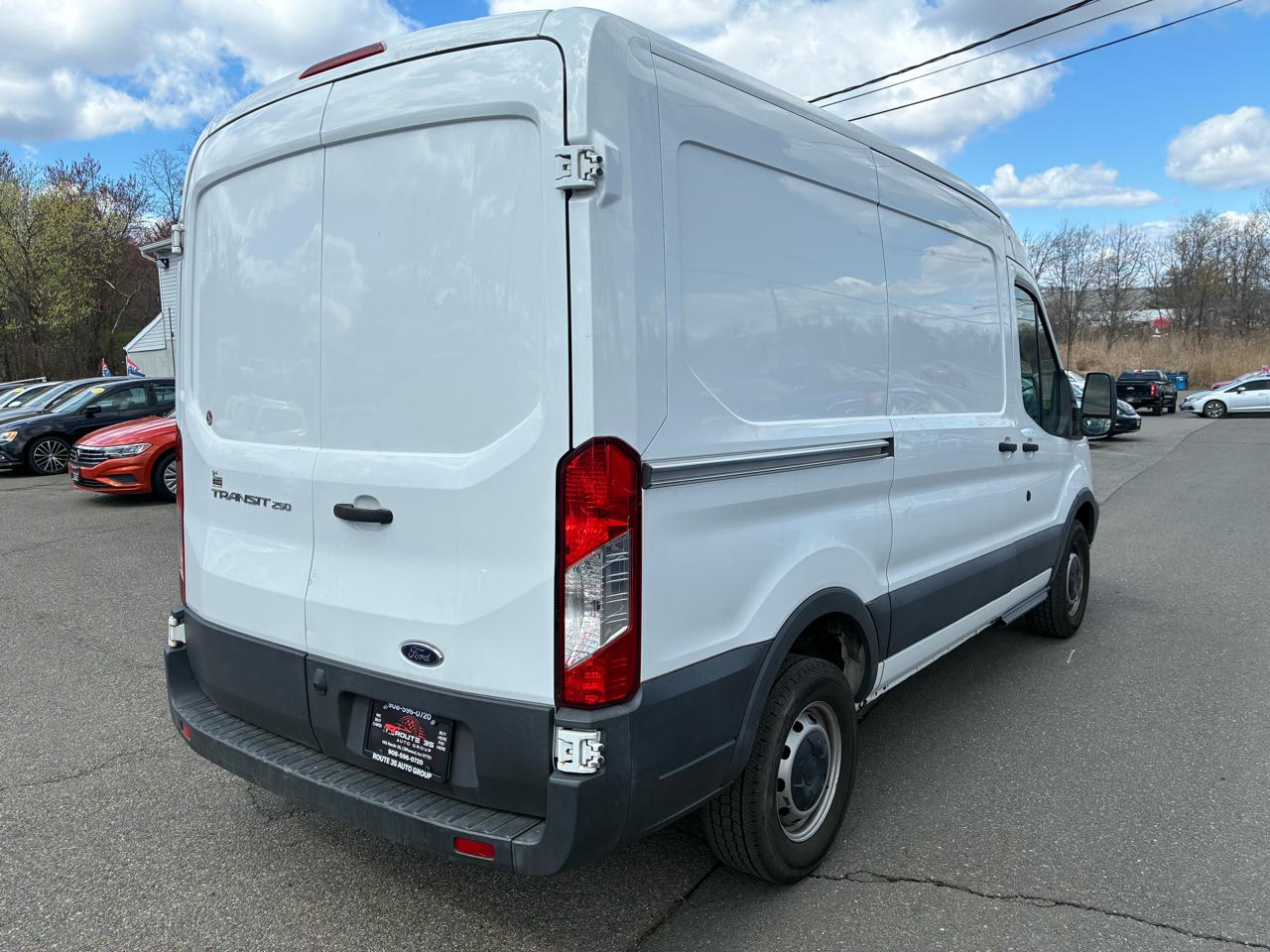 Ford Transit 250 Van Med. Roof w/Sliding Pass. 130-in. WB 2017