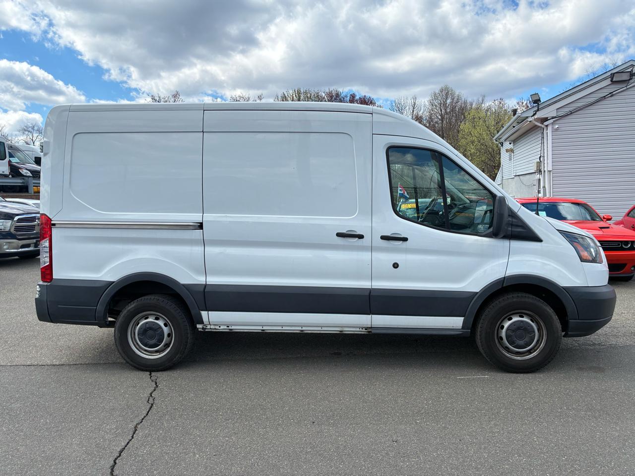 Ford Transit 250 Van Med. Roof w/Sliding Pass. 130-in. WB 2017