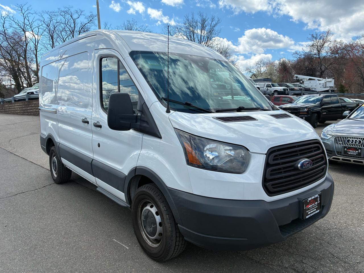 Ford Transit 250 Van Med. Roof w/Sliding Pass. 130-in. WB 2017