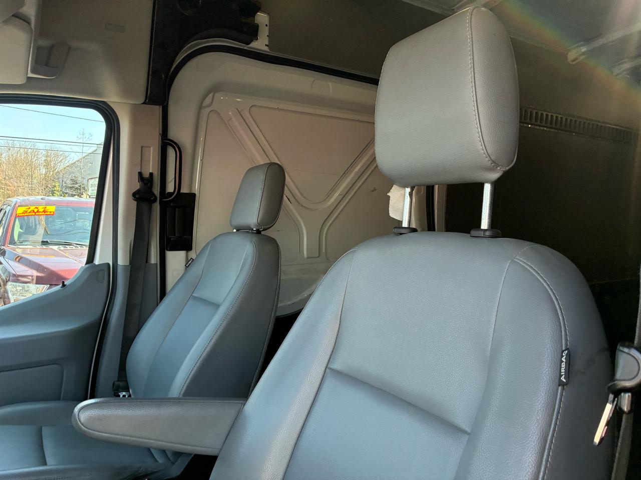 Ford Transit 250 Van High Roof w/Sliding Pass. 148-in. WB EL 2017